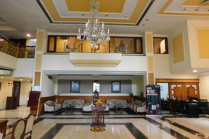 Entrance & Lobby