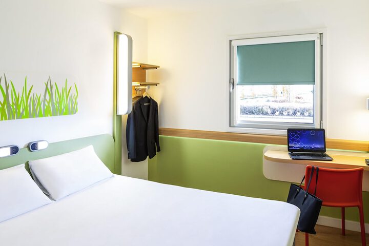 Room 6 of 37
