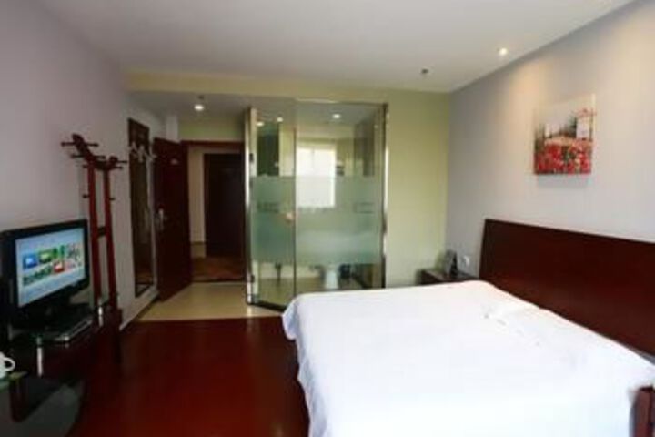 Room 5 of 15