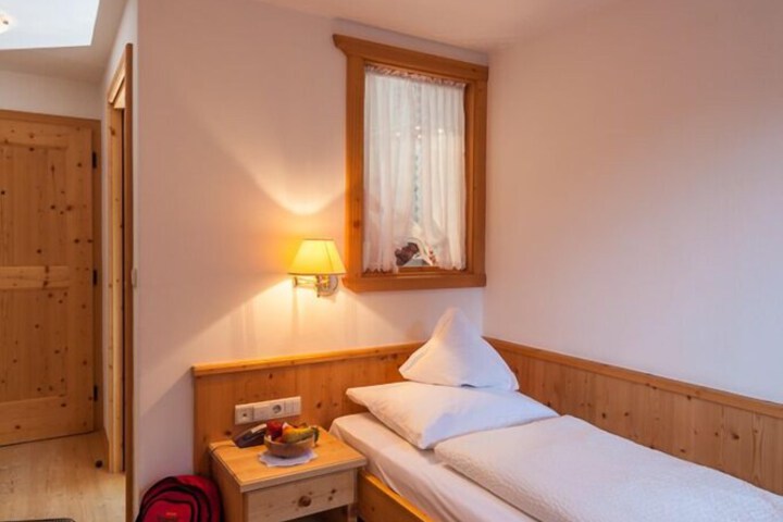 Room 12 of 117
