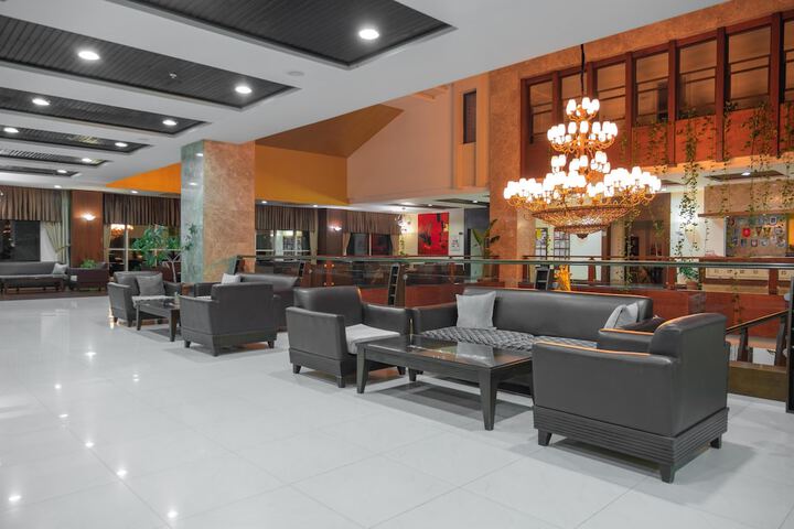 Entrance & Lobby