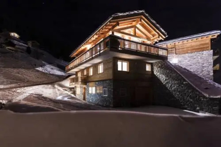 Swiss Alps Village Sarl