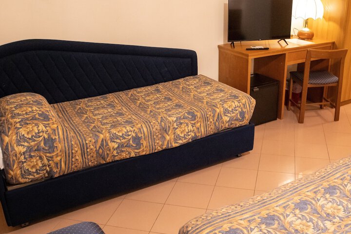 Room 11 of 36