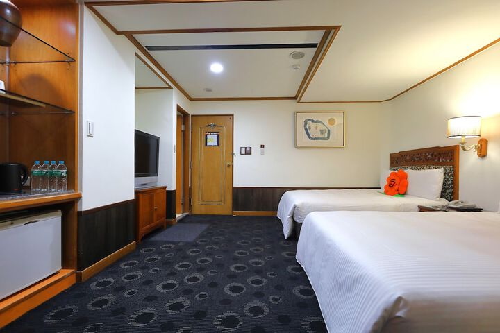 Room 32 of 74