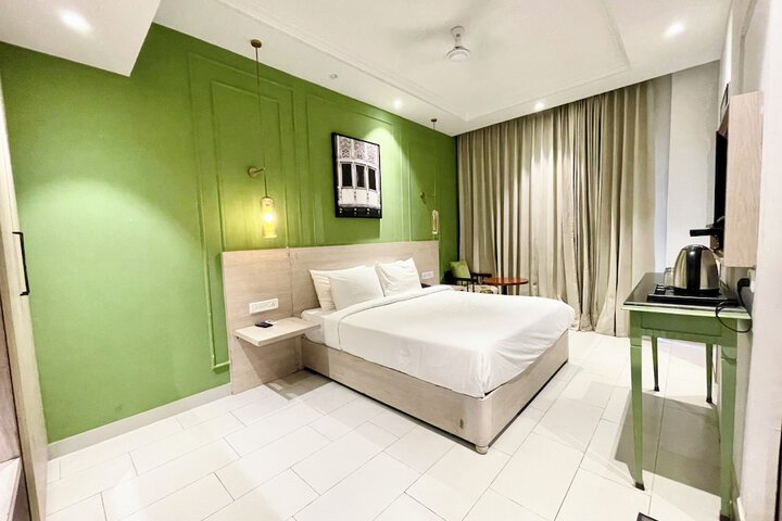Room 5 of 15