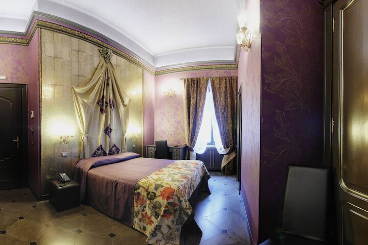 Room 47 of 93