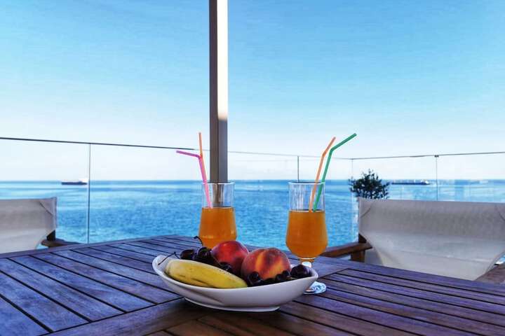 Sundeck 25 of 33