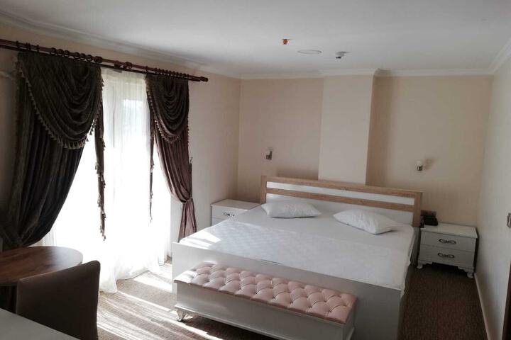 Room 10 of 27