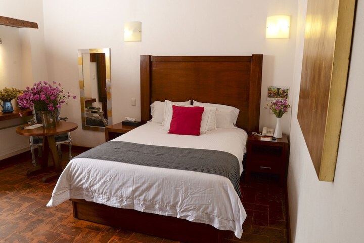 Room 8 of 90