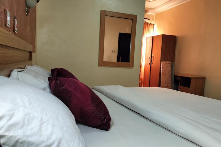 Room 10 of 48