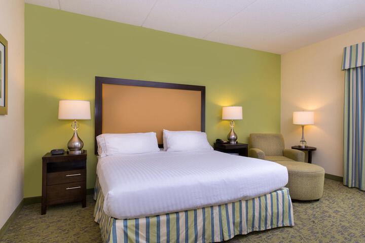 1 King Bed (4 of 26)