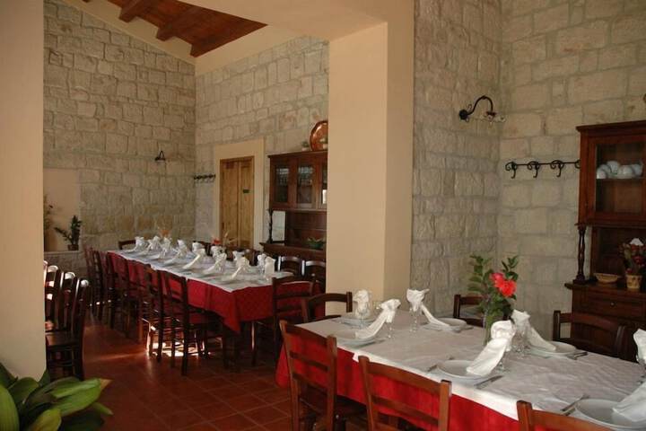 Dining 45 of 86