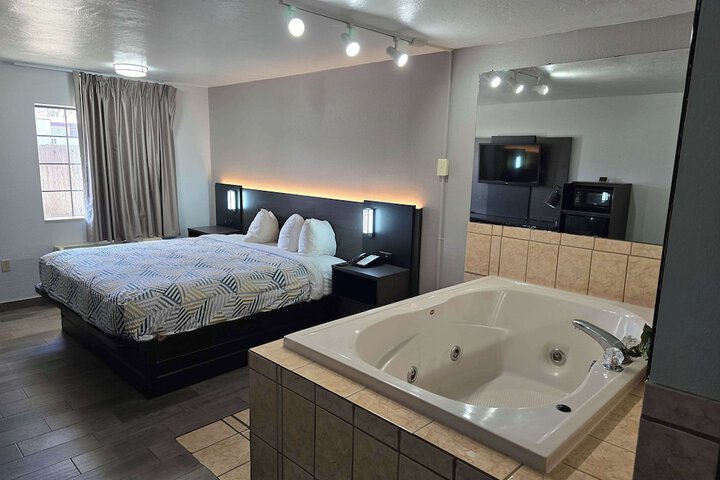 Room 12 of 28