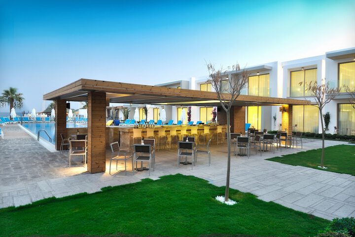 Hotel with Pool