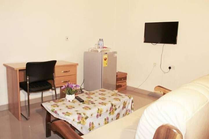 Room 4 of 12