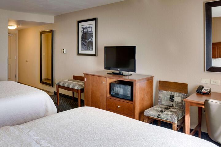 2 Queen Beds (1 of 3)