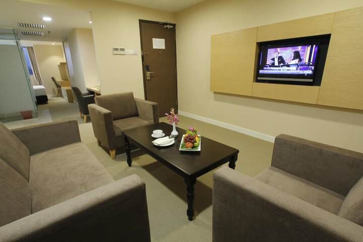 Room 14 of 32