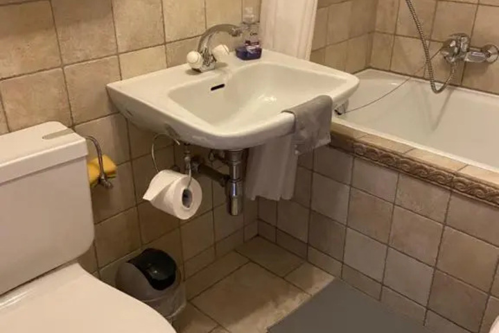 Room 5 of 5