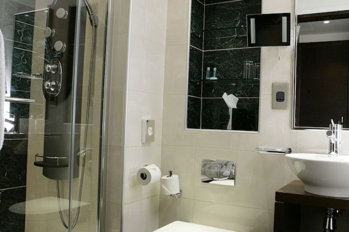 Room 52 of 117