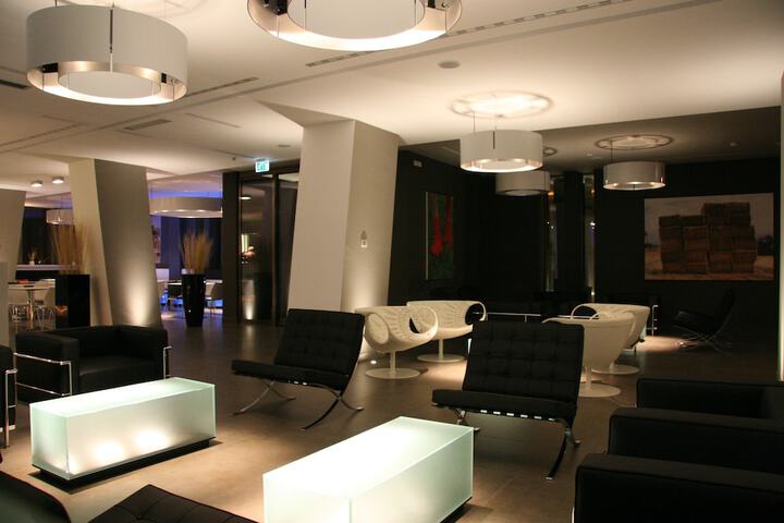 Entrance & Lobby