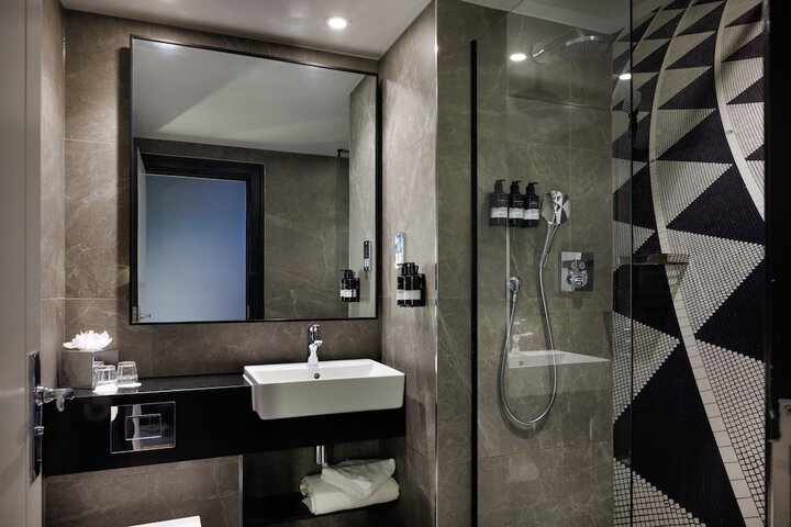 Room 32 of 54