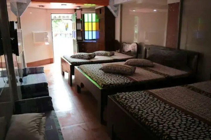 Room 4 of 27