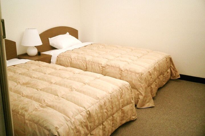 Room 9 of 33
