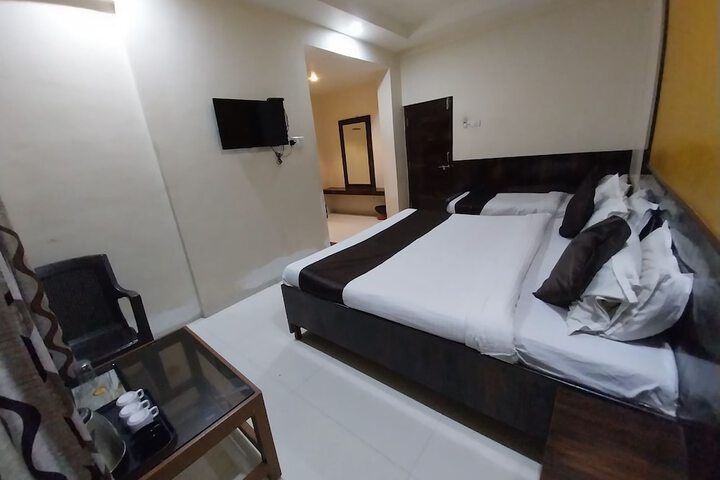 Room 21 of 38
