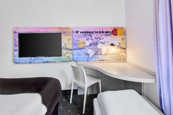 Room 8 of 27