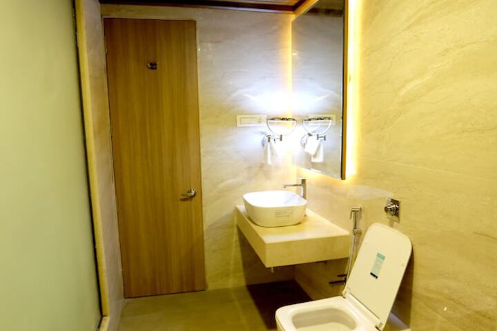 Room 18 of 28