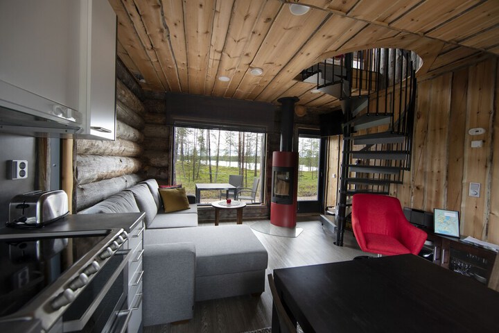 Room 6 of 10