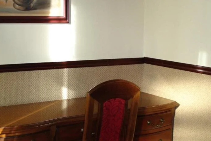 Room 4 of 16