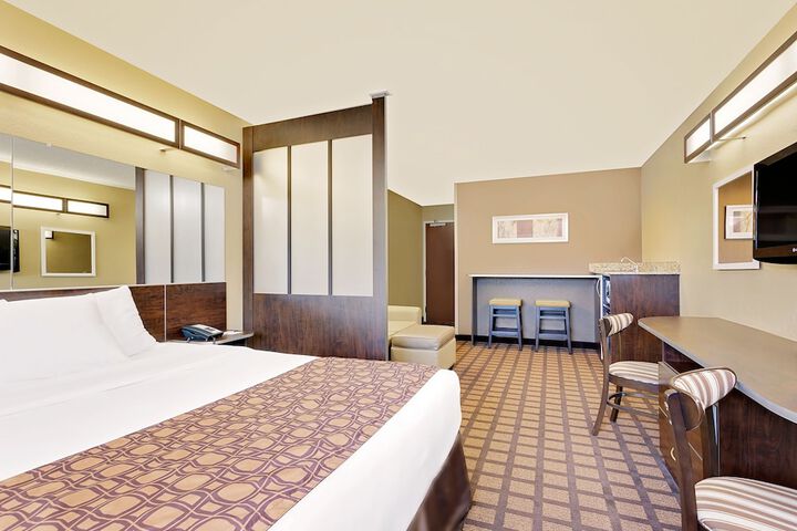 1 Queen Bed Accessible Room (2 of 26)