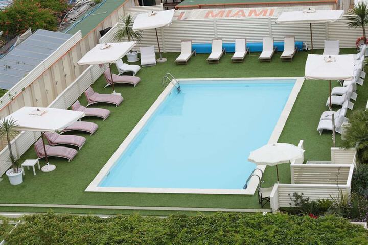 Pool Hotel