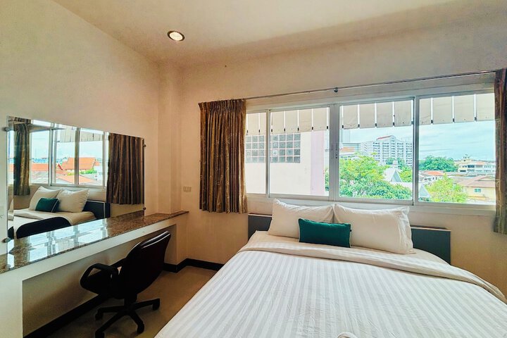 Room 12 of 68