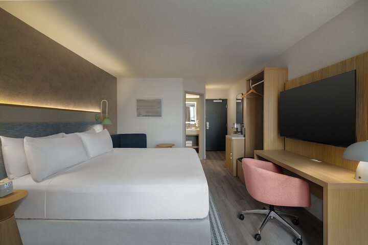Room 3 of 53