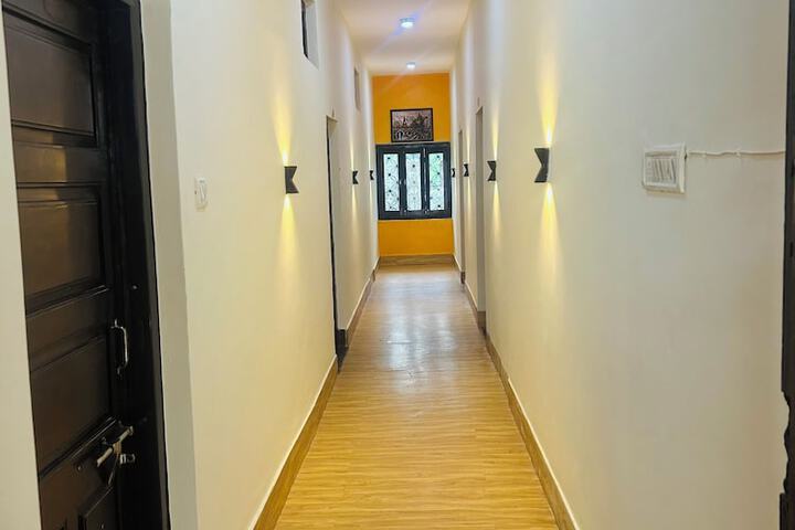 Room 7 of 9