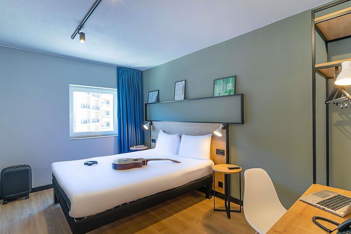 Room 8 of 61