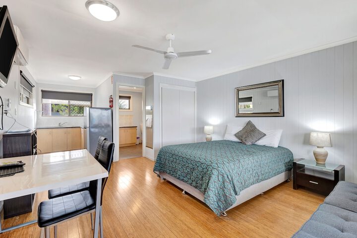 Room 6 of 65