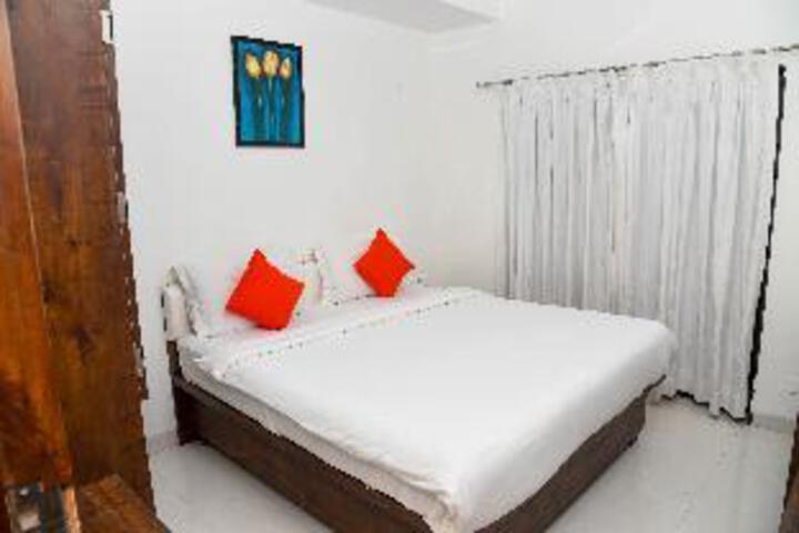 Room 12 of 63