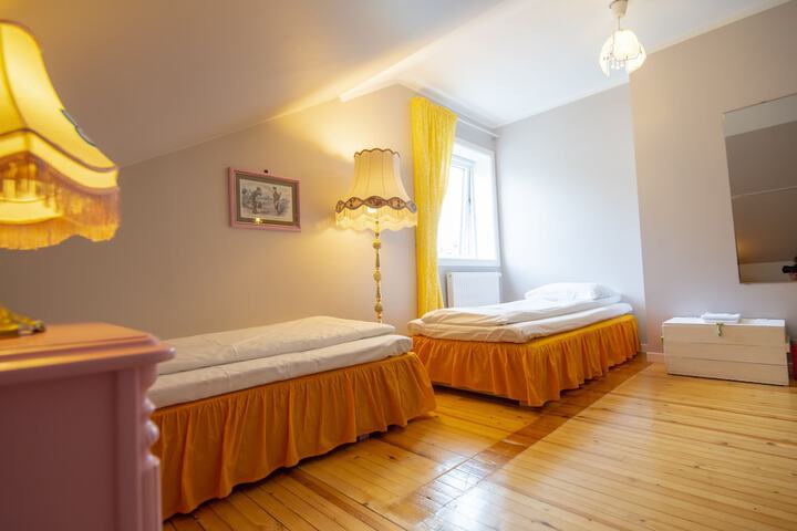 Room 4 of 30