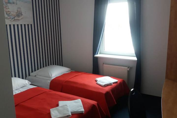 Room 12 of 38