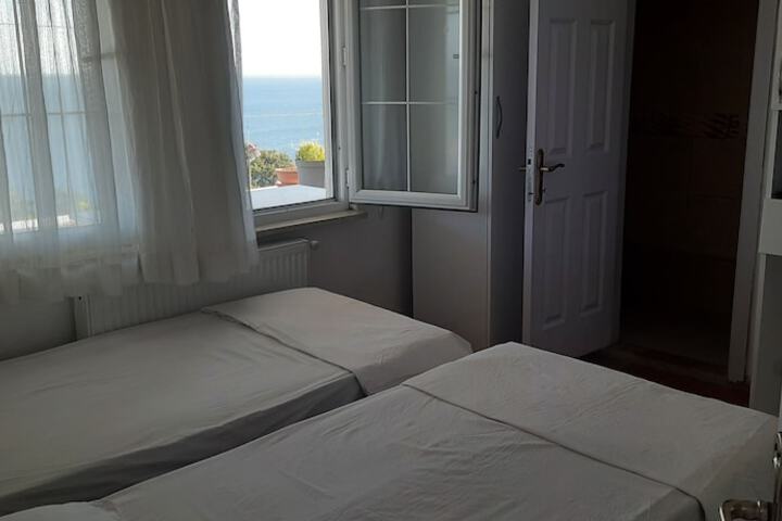 Room 10 of 68
