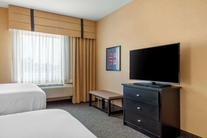 1 King Bed Suite (15 of 25)