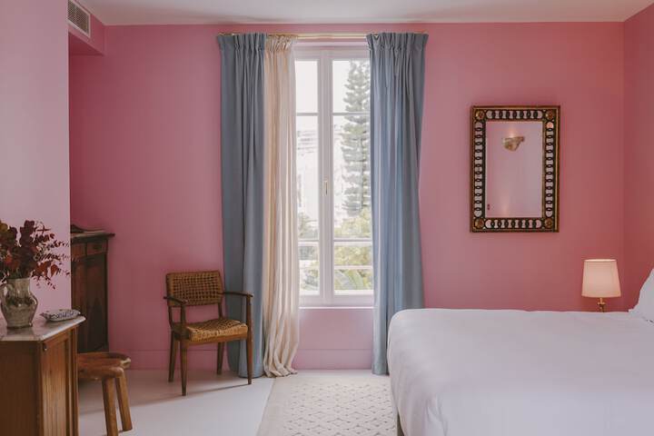 Room 16 of 28