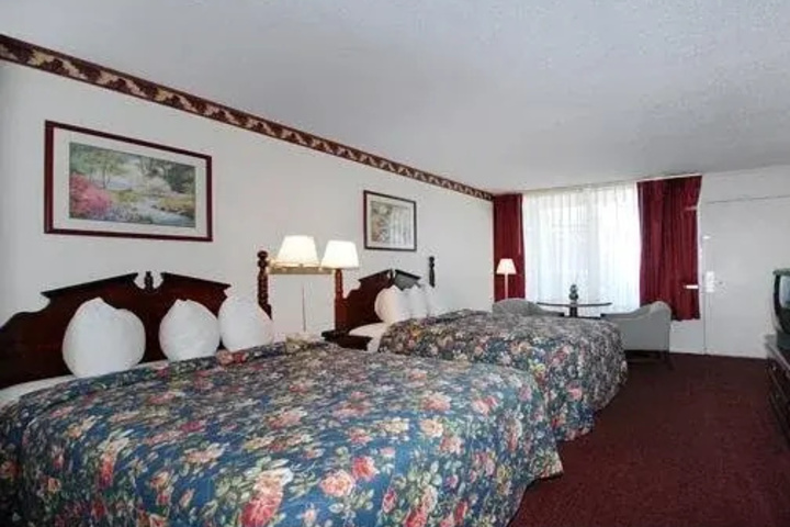 Room 2 of 5