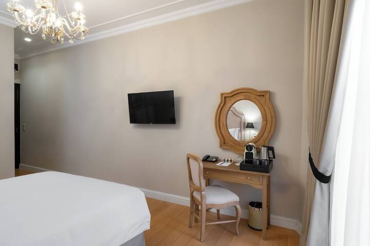 Room 8 of 63