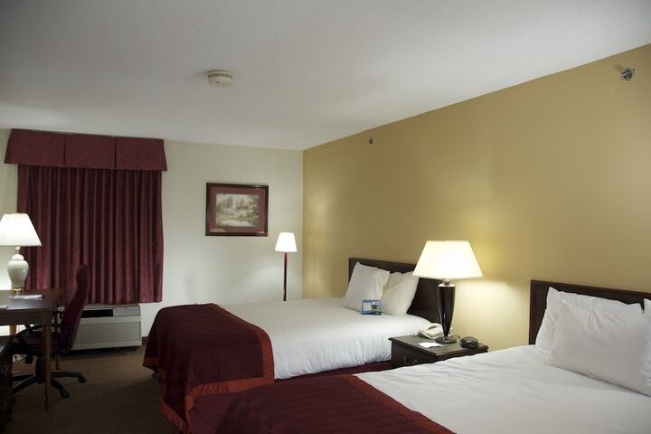 2 Queen Beds (4 of 6)