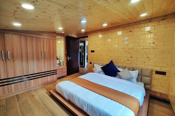 Room 10 of 63