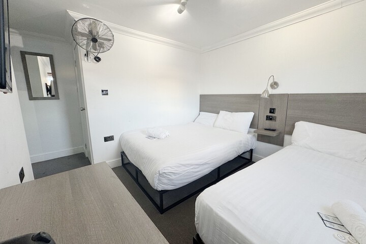 Room 40 of 85
